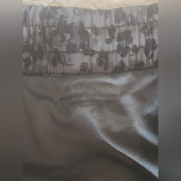 ATHLETA Animal Printed Mesh Racer Short 4" Women's Sz Small Leopard - Picture 5 of 6